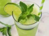 Citrinų limonadas su mėtų lapeliais – Lemonade with Mint Leaves (kokteilio receptas)