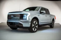 Ford F-150 Lightning (Pirma karta, 2022–dabar) – Elektrinis Pikapas su Galia ir Inovacijomis