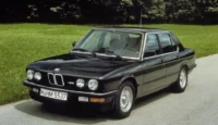 BMW M5 – 1984 m. Apžvalga: Privalumai, Trūkumai ir Techninės Savybės