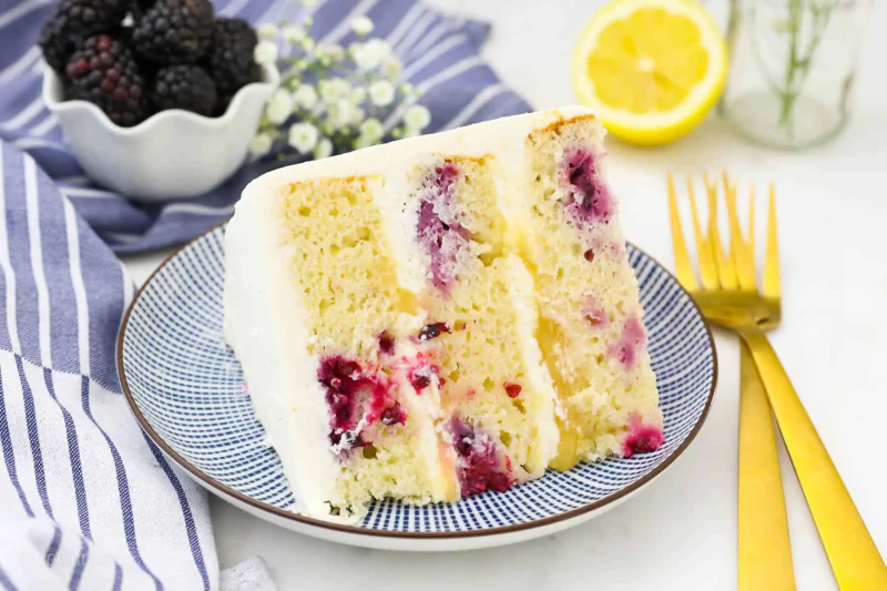 Pyragas su gervuogėmis ir citrinų kremu – Blackberry and Lemon Cream Cake