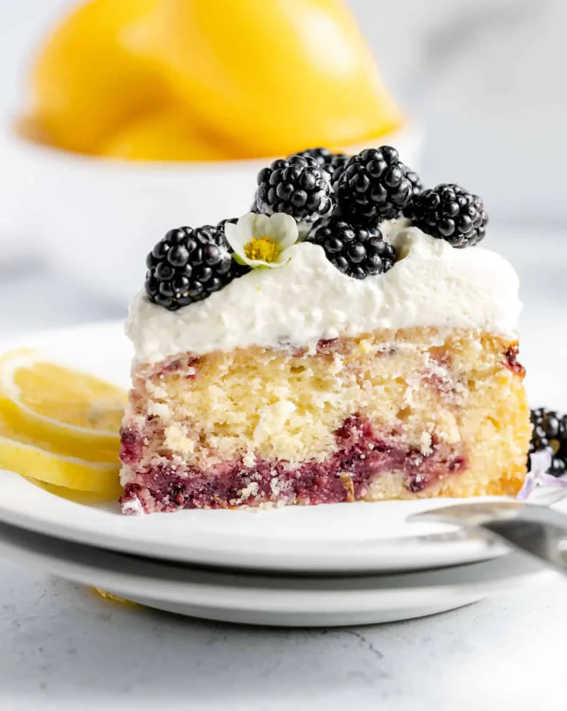 Pyragas su gervuogėmis ir citrinų kremu – Blackberry and Lemon Cream Cake