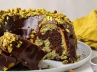 Šokoladinis pyragas su pistacijomis – Chocolate Pistachio Cake